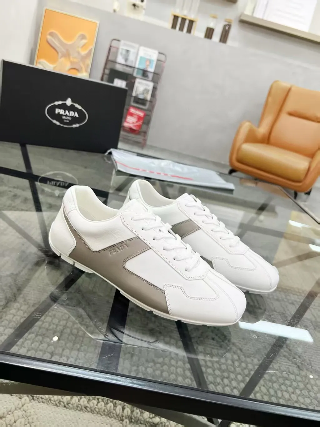 Factory price: 420💰Prada new men's leather sports shoes, the highest version on the market, any comparison is welcome🆚! The original leather has excellent texture and is super high-end! Fetal sheep net lining imported from Italy, removable pad! Luxurious materials and fine workmanship, highly recommended! Code number: 38-44, customized 45